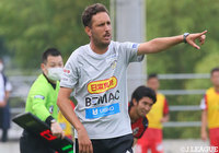 リュイス監督との契約を更新【今治】