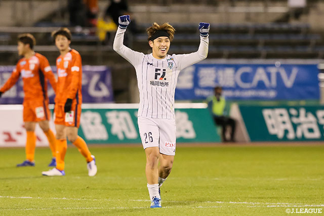 長崎が甲府と引き分けたため、福岡と長崎の勝点差は4に広がり福岡の昇格も決定した