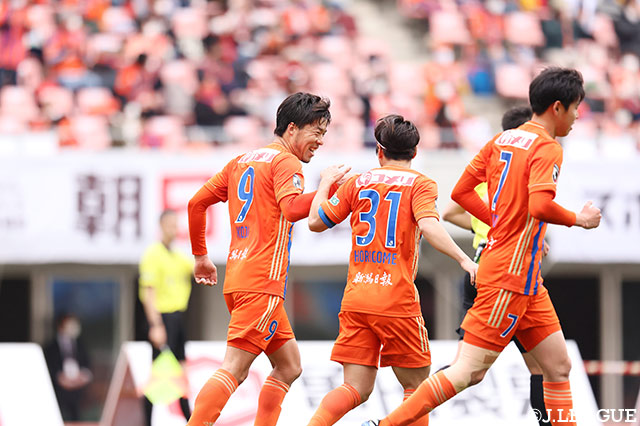 新潟、琉球が開幕4連勝！ 金沢は4ゴールを奪い東京Ｖを下す【サマリー：明治安田Ｊ２ 第4節】