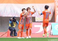 攻撃陣爆発の新潟が東京Vに7発大勝で開幕5連勝! 逆転勝利を収めた琉球も連勝継続【サマリー:明治安田J2 第5節】