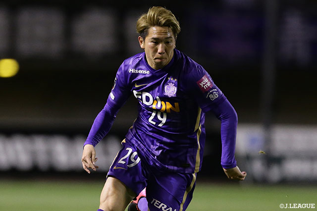 無敗で4位の広島は、ホームで湘南と対戦。4-3-3の新布陣に手応えを見出すなか、右ウイングを務める浅野 雄也が躍動。今節もこのアタッカーの出来がカギを握りそうだ