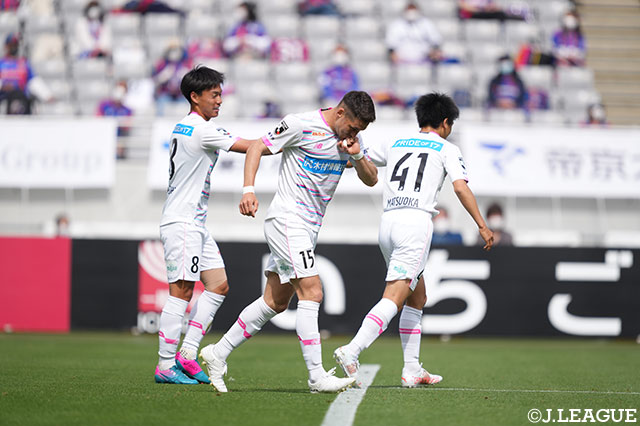 3位と好調の鳥栖は、2連勝を達成。2試合連続ゴール中の酒井 宣福(#15)が今節も輝きを放てるか