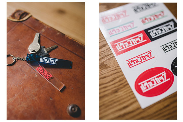 商品イメージ：キーホルダー、ステッカーセット