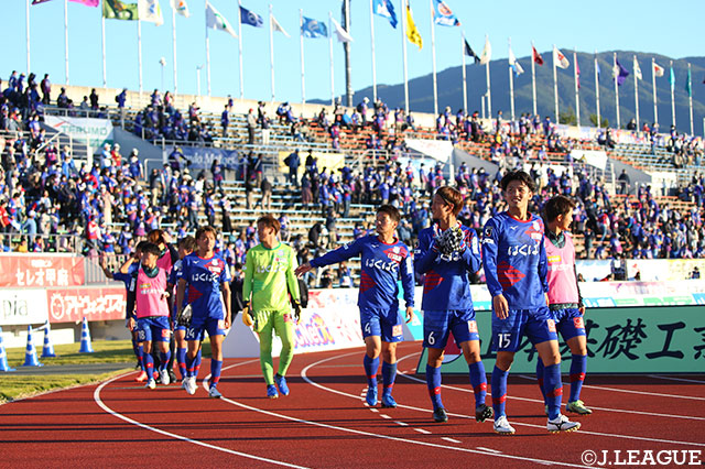 3位の甲府は4連勝と勢いに乗り、2位の京都との差を6ポイントに詰めている。ここ3試合はいずれも1点差の勝利。その勝負強さを今節も示すことができるか