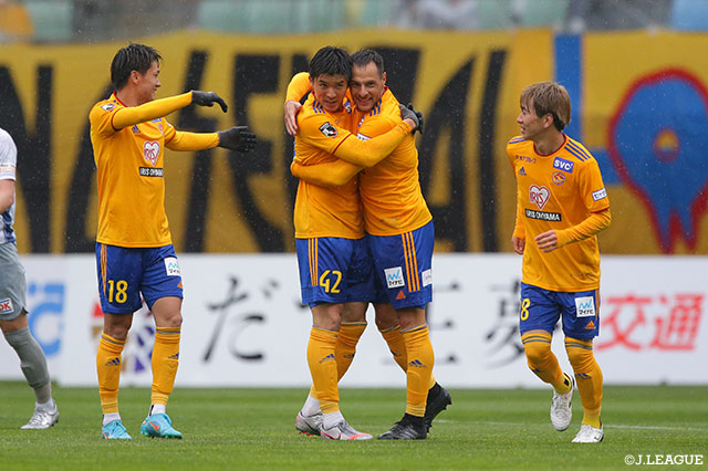 3発快勝の仙台が3連勝を達成 3点のリードを守れず群馬と引き分けた首位横浜fcとの勝点差を3に縮める サマリー 明治安田j2 第13節 jリーグ Jp 3発快勝の仙台が3連勝を達成 3点のリードを守れず群馬と引き分けた首位横浜fcとの勝点差を3に縮める サマリー 明治安田j2 第13節 jリーグ Jp