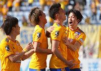 無敗を維持も4引き分けと足踏みを強いられる横浜FCを仙台が猛追。開幕から苦しんだ大宮は待望の初勝利を含む3勝を挙げる【マンスリーレポート(4月):明治安田J2】