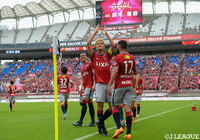 首位鹿島が前節の鬱憤を晴らす4発快勝！ 神戸はイニエスタ弾などで待望の今季初勝利【サマリー：明治安田Ｊ１ 第13節】