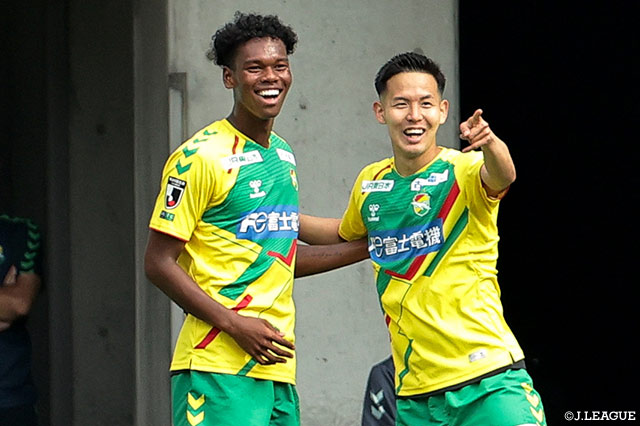 千葉は3連勝で7位に浮上。ともに2試合連続ゴール中のブワニカ 啓太(左)と見木 友哉がチームを4連勝に導けるか?!