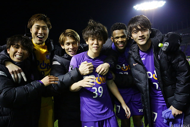 GK大迫敬介選手（左から2番目）とは、ユース時代からお互いを高めあってきたと言います。