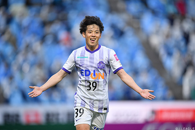 ユースからのトップ昇格は叶わなかったものの、現在はプロ1年目ながら攻撃の中心として活躍を見せています。