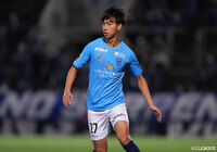 中塩は2021年より横浜FCに在籍し、今季の明治安田生命Ｊ２リーグで10試合・0得点の成績でした