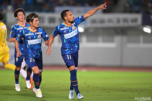 ファビオ カリーレ新監督を迎えた長崎は、エジガル ジュニオの6試合6ゴールの活躍もあり、3勝3分けと負けなしで4位に浮上している