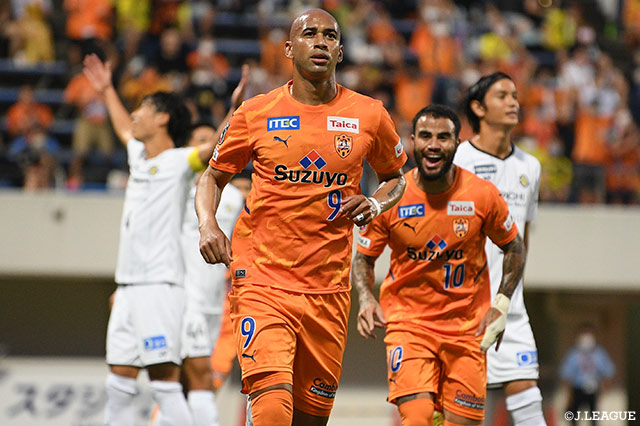 清水はゼ リカルド監督就任後の10試合で7得点とゴールを量産するチアゴ サンタナに注目が集まる