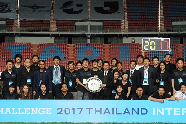 2017Jリーグアジアチャレンジinタイ。タイの人々とともに大会を作り上げ指揮した大矢（中央）