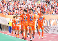 大宮と対戦した新潟は、1-0で勝利を収めて順位表のトップを守っている