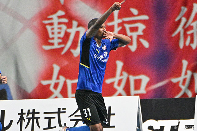 前節甲府を下し、3試合ぶりに勝点3を手にした大分はDFながら3戦連発中のペレイラが、攻守両面のカギを握るだろう