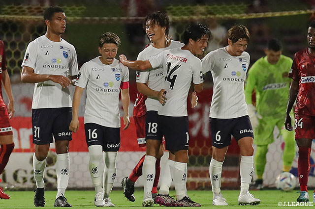 横浜FCは前節、琉球に競り勝ち3連勝を達成。決勝点を決めた小川 航基がJ1に導くゴールを決められるか