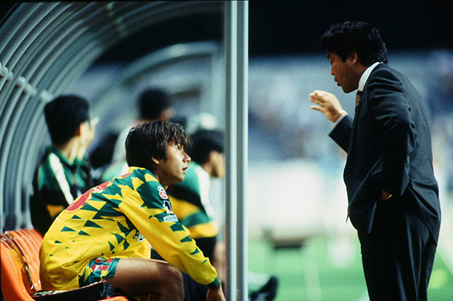 リーグカップ戦初出場試合は1996年Round 1, 2nd Legのアビスパ福岡戦。奥寺康彦監督に指示を受け、前半31分から出場。試合は0－2でジェフユナイテッド市原の勝利。