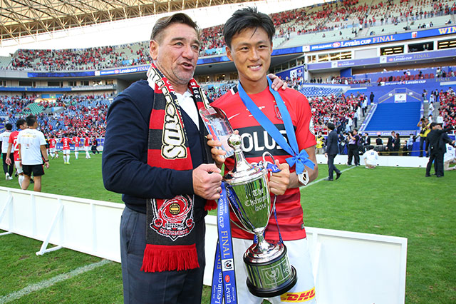 その後、浦和レッズで16年に優勝(写真)、19年は北海道コンサドーレ札幌で準優勝など、3クラブでファイナリストに