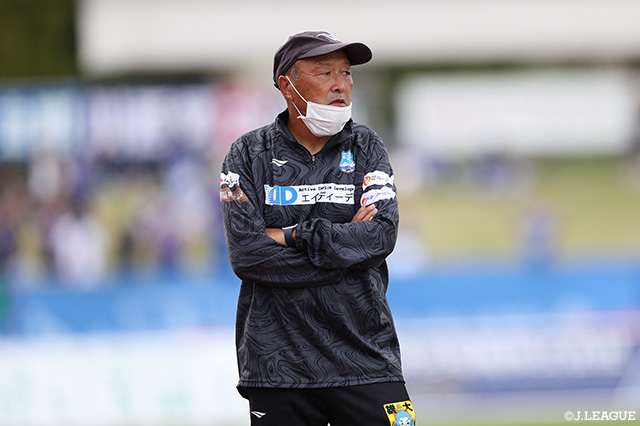 望月監督は今季途中より指揮を執っていました沼津は13日、望月 一仁監督が今シーズンをもって退任することを発表しました
