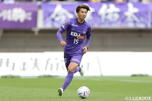 藤井は2021年より広島に在籍し、今季の明治安田J1では27試合・1得点の成績でした