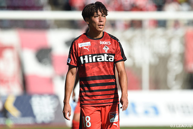 杉山は2021年より熊本に在籍し、今季の明治安田生命J2リーグで42試合・9得点の成績でした
