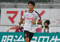 熊本よりDF酒井が完全移籍加入【群馬】