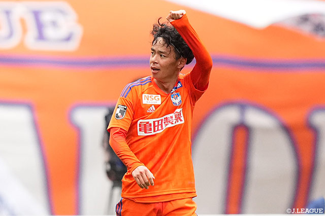 前節福岡に逆転勝利を収め、4試合ぶりに勝点3を手にした新潟は、圧巻のハットトリックを達成した伊藤 涼太郎のパフォーマンスに大きな注目が集まる