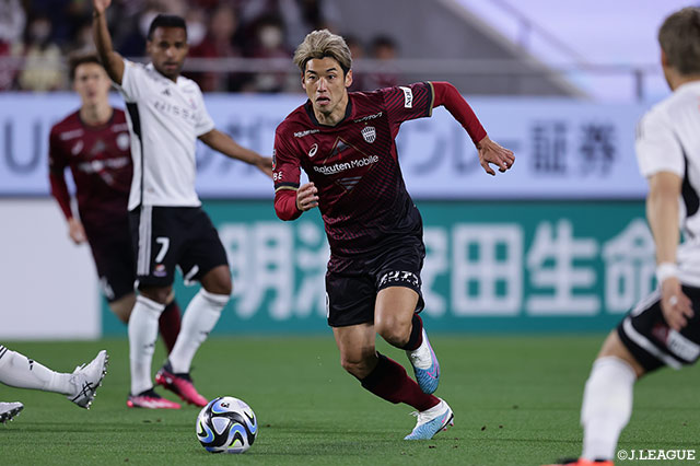 3月終了時点で首位の神戸は、4月も力強い戦いを披露。大迫 勇也を軸とした3トップが好調で、守備の安定も光る。攻守両面で良い状態にあるだけに、今後も上位争いを牽引していきそうだ