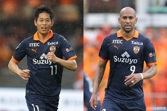 前節、いわきから大量9得点を奪って大勝を飾った清水は、ともにハットトリックを達成した中山 克広(左)とチアゴ サンタナが今節も結果を残せるか