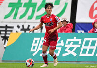 岡山は26日、MF仙波 大志が4月22日に入籍したことを発表しました