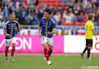 宮市 亮、魂の決勝弾!激闘制した横浜FMが敗れた神戸をかわして首位ターン【サマリー:明治安田J1 第17節】