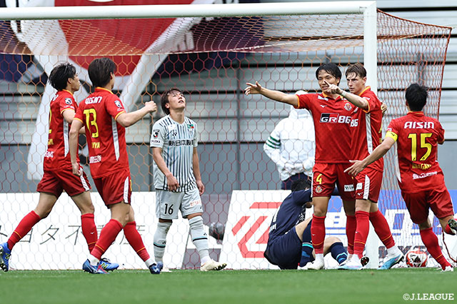 福岡を下した名古屋が4連勝で2位浮上！川崎Ｆは脇坂のバースデー弾で広島を撃破【サマリー：明治安田Ｊ１ 第17節】