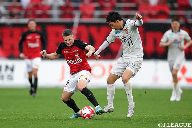 勝点7で首位に並ぶ清水vs浦和が注目カードとなる。前回対戦では引き分けに終わっており、1点を争う緊迫した戦いが展開されそうだ