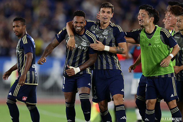 勝負強さを示した横浜FMが首位の座を奪還。守備の課題を露呈した川崎Ｆは未勝利に終わる【マンスリーレポート（8月）：明治安田Ｊ１】