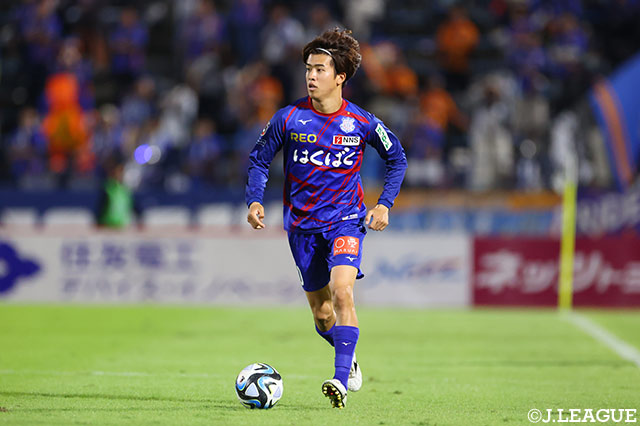 長谷川は2021年より甲府に在籍し、今季の明治安田J2で39試合・7得点の成績でした