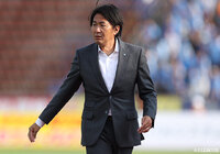 篠田監督の契約を解除。後任に大塚氏が就任【甲府】