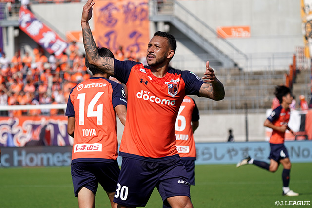 首位の大宮が2位に15ポイント差をつけてシーズンを折り返す。2位から8位までが勝点2差にひしめく大混戦に【マンスリーレポート（6月）：明治安田Ｊ３】