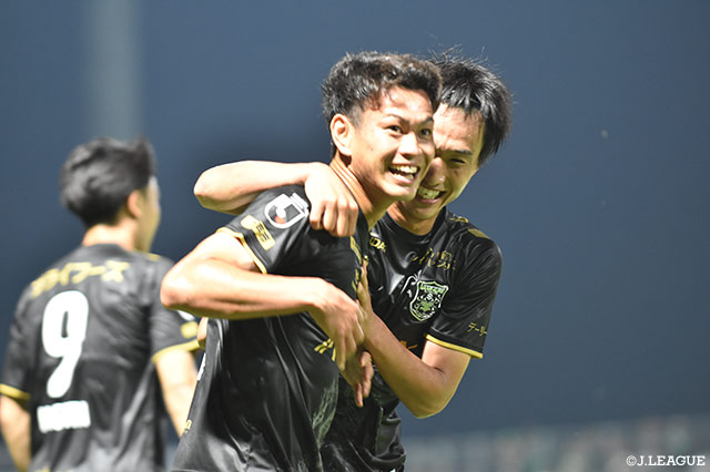 中位で健闘したのは八戸だ。堅い守りを武器に2連勝を達成するなど着実に勝点を積み上げた