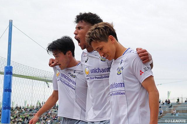 今治が悲願のJ2昇格を成し遂げる。怒涛の追い上げを見せた松本が4位でプレーオフへ【マンスリーレポート(11月):明治安田J3】