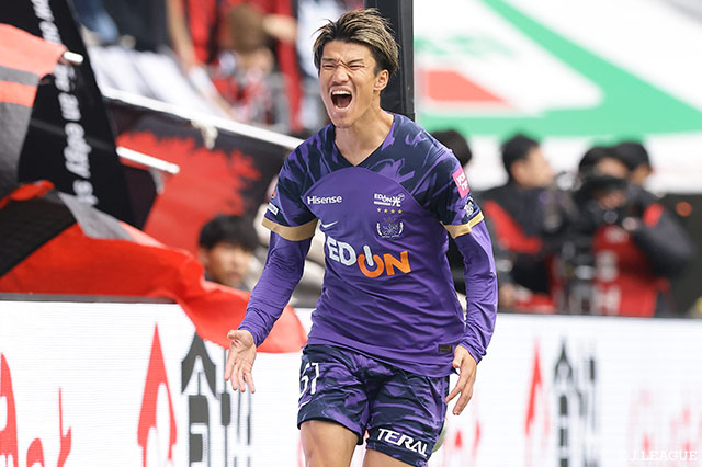 広島が逆転優勝に望みをつなぐ5発大勝!首位神戸と勝点1差で最終節へ【サマリー:明治安田J1 第37節】