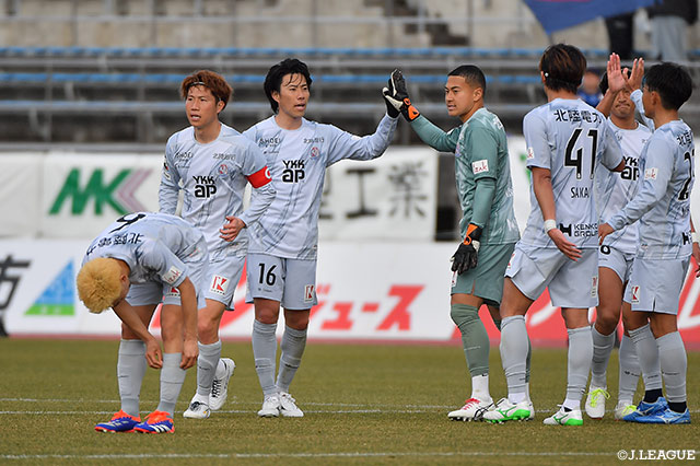 大宮とともに昇格した富山は開幕戦で愛媛を下し、11年ぶりにJ2で勝利を手にした