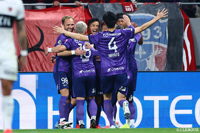 前田の移籍後初ゴールで広島が首位の鹿島を撃破!ダービーを制した川崎Fが3位浮上【サマリー:明治安田J1 第8節】