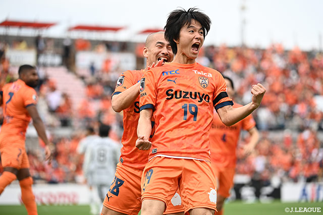 清水が3発快勝で首位福岡を撃破!1点を守り切った柏が2位浮上【サマリー:明治安田J1 第11節】