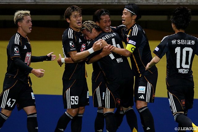 仙台が千葉との上位対決を制す!長崎は江川の後半AT弾で山口に劇的勝利【サマリー:明治安田J2 第27節】