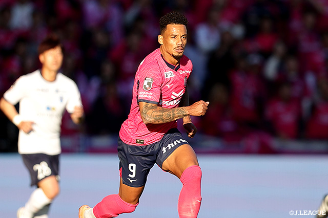 ラファエル ハットンは今季加入し、明治安田Ｊ１リーグで36試合・18得点の成績でした