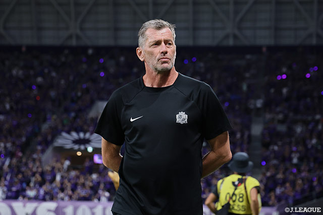 スキッベ氏は2022年から2025年までサンフレッチェ広島の監督を務めていました