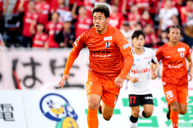 村上は今季、愛媛ＦＣに期限付き移籍し、明治安田Ｊ２リーグで27試合・4得点の成績でした
