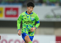 広島は、湘南よりFW鈴木 章斗が完全移籍で加入することを発表しました