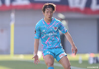 新井は今季鳥栖に加入し、明治安田Ｊ２リーグで38試合・3得点の成績でした